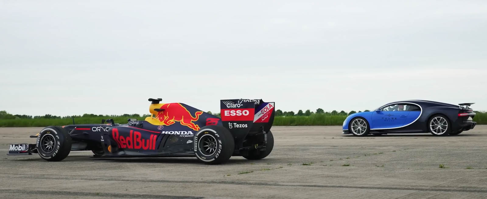 擁有1500匹馬力的Chiron和Red Bull RB7 F1賽車，誰能在直線加速中勝出呢？
